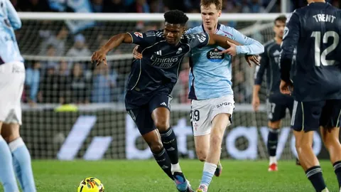 库明加空接得分，小佩顿投篮未中